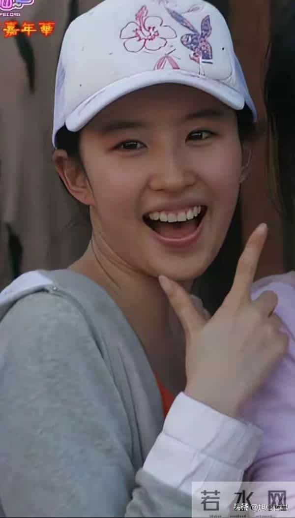 刘亦菲早年的这组照片，你一定没见过，太清纯可爱了，活的很真实