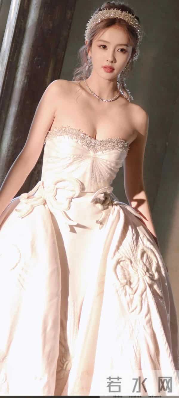 牛奶皮肤白梦妍,白鹿真的挺漂亮的