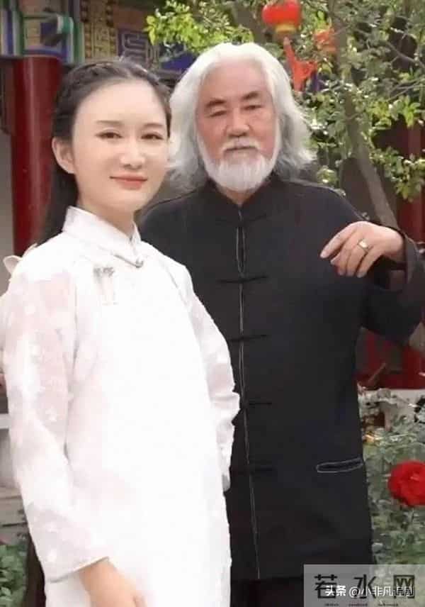 被指控涉嫌职务侵占百万才1天，张纪中被扒得精光，张艺谋说得对