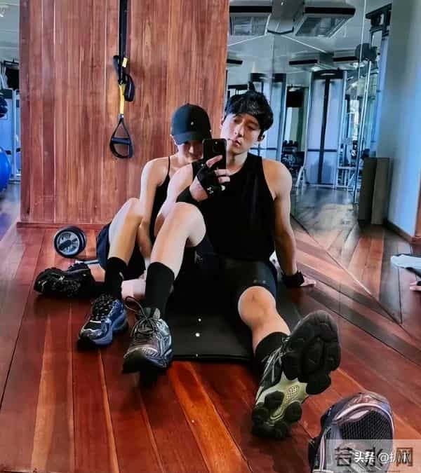 她被冯小刚捧红，成龙接着捧，洪金宝等着捧，为啥大佬都偏爱她