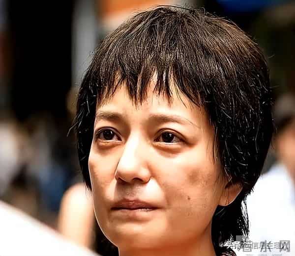 4年前，她与富豪丈夫联手，利用明星效益，编织一场旷世骗局。