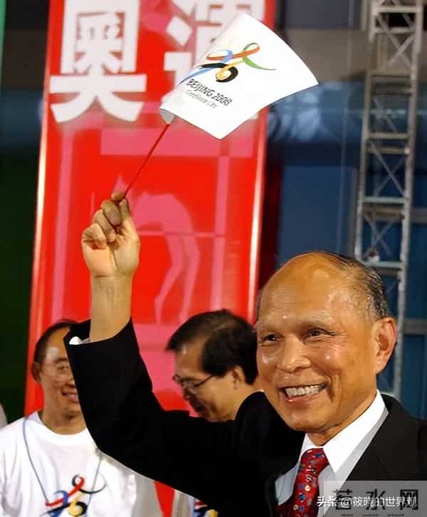 郭晶晶也没想到，她79岁的公公霍震霆，如今还能再为霍家“争光”