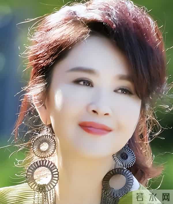 一婚娶央视主持人，二婚娶演员，三婚娶小30岁美女，64岁终于当爹