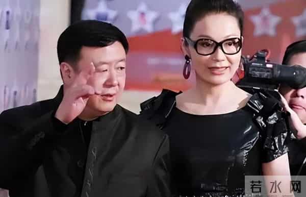 一婚娶央视主持人，二婚娶演员，三婚娶小30岁美女，64岁终于当爹