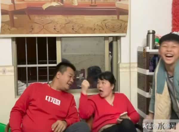 叶锐聪妈妈公开儿子在买家的模样 小儿子曾拉黑妈妈 叶妈解决得漂亮