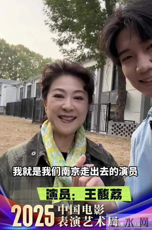 看63岁林芳兵和59岁陶慧敏，才知上了年纪，会打扮比好身材更重要