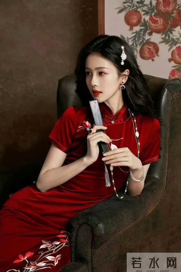 白鹿各色旗袍，凹凸有致