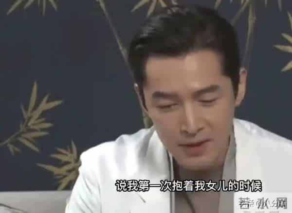 胡歌推婴儿车现身上海乐高，2岁女儿小茉莉同行，走3000元VIP道