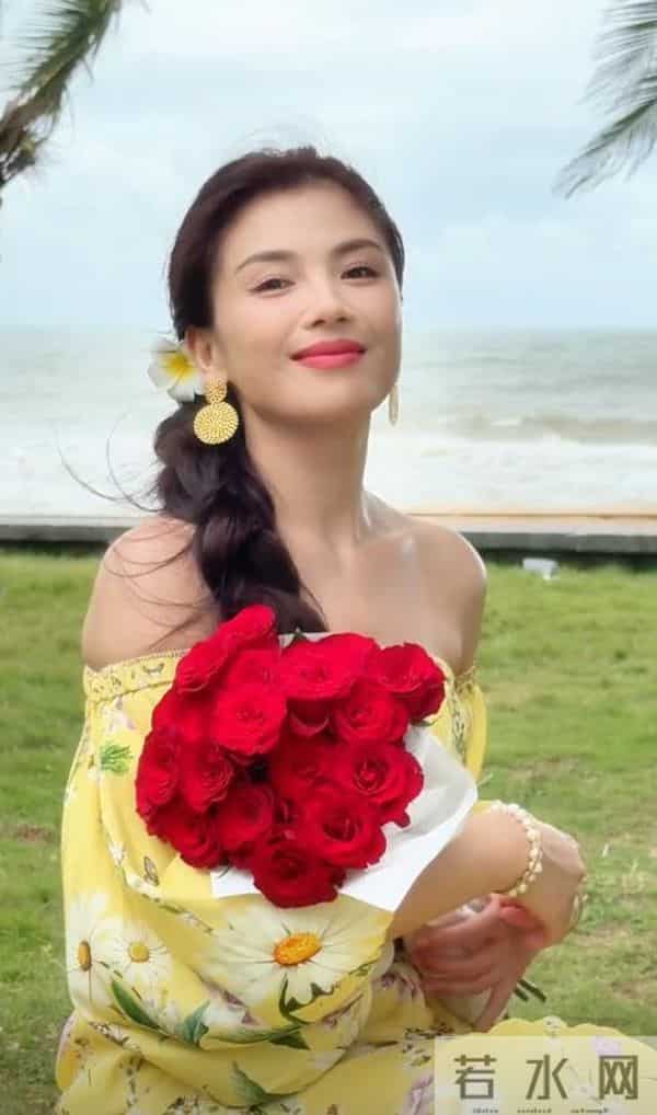 嫁入豪门16年、替夫还债，47岁的刘涛，揭露了内娱的残酷现实