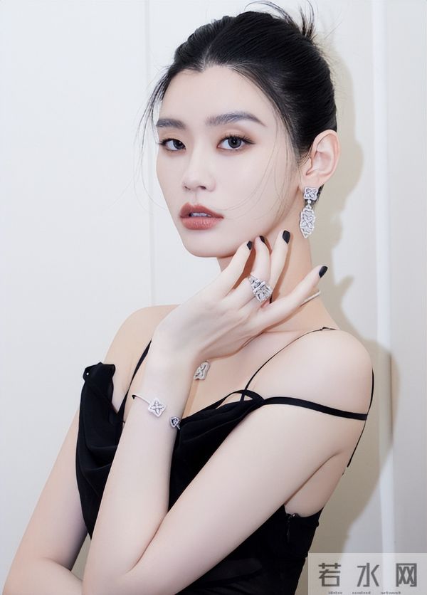 何猷君私生子传闻才完，奚梦瑶再给赌王家族长脸，梁安琪没看走眼