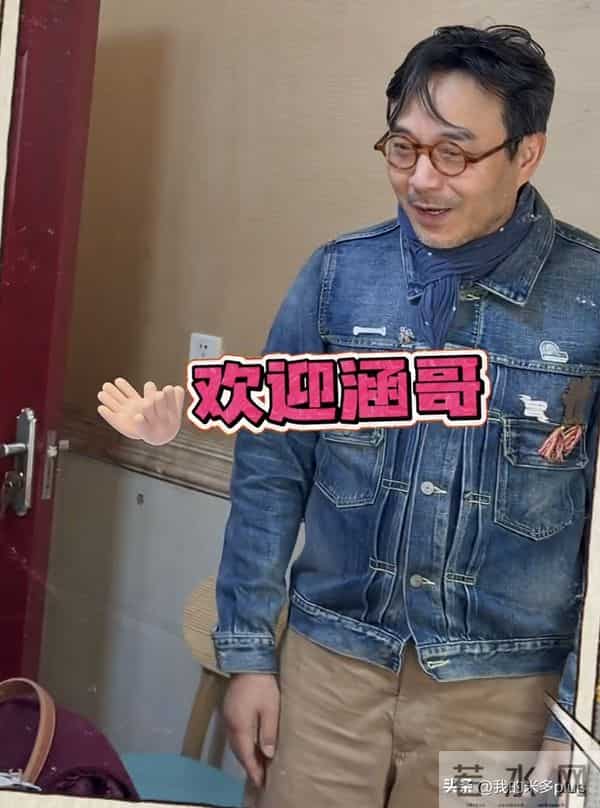 沈梦辰请汪涵吃湘菜，亲手为涵哥盛汤，51岁汪涵胡子花白像小老头