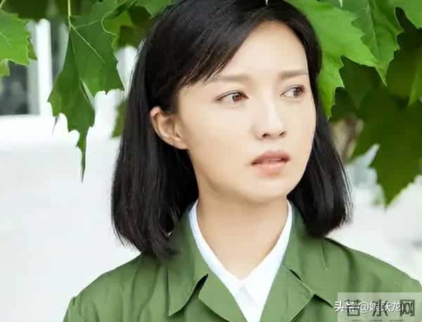 赵宝刚把她“当宝”，孙红雷对她“关爱有加”，48岁她真让人羡慕