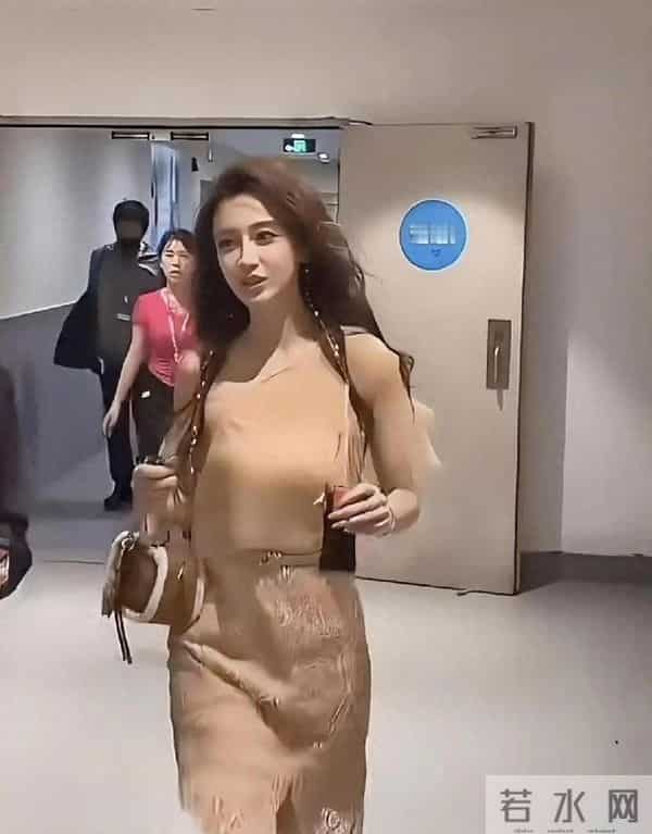 别再被杨颖骗啦，这才是她真实身材