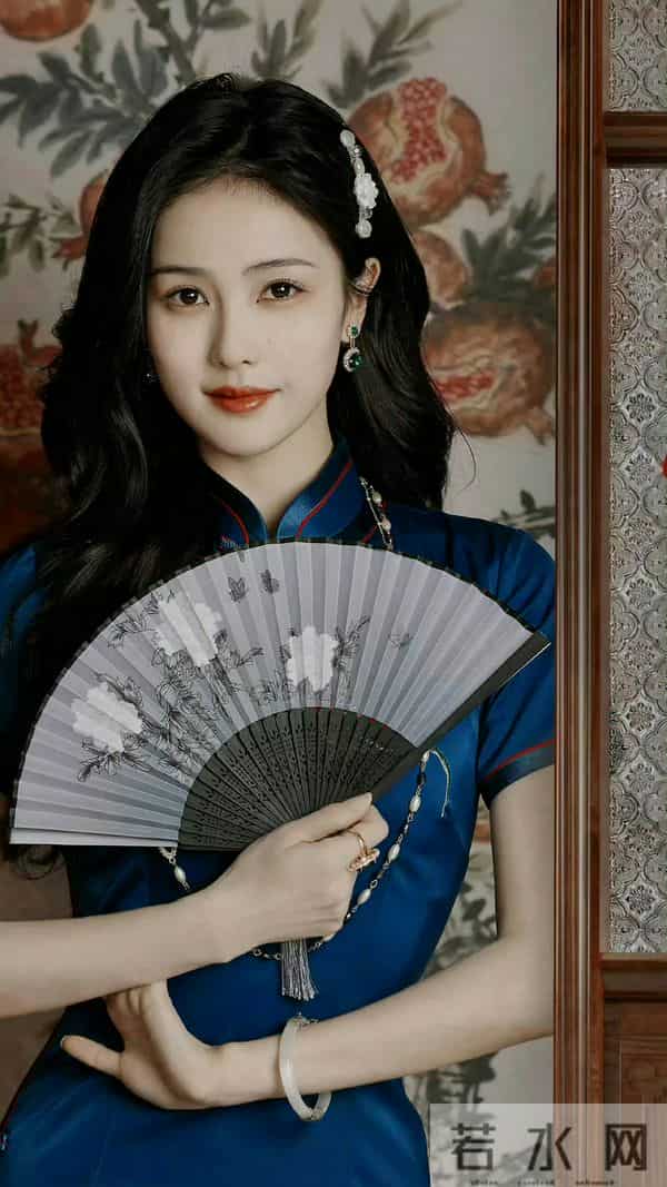 白鹿各色旗袍，凹凸有致