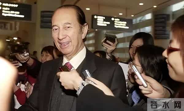 何鸿燊请霍英东喝茶，突然有江湖人怒摔茶杯，随后霍英东离开