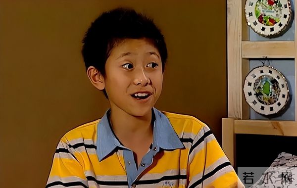 人到中年老来俏，张一山“发腮”惊艳众人，网友：杨紫得避嫌了