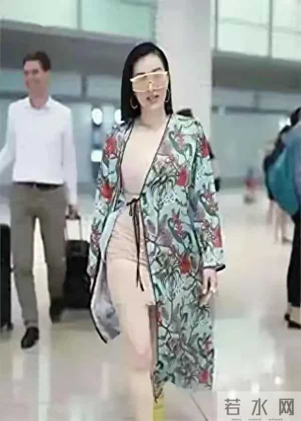 钟丽缇到底是怎么了？穿成这样就出门了？看起来还真是一言难尽啊