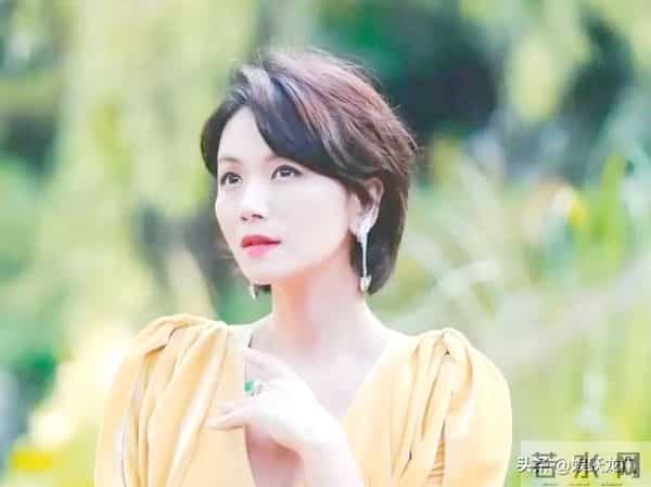 陈思诚爱她，王凯陪伴着她，41岁的她活成了人人羡慕的大女主！