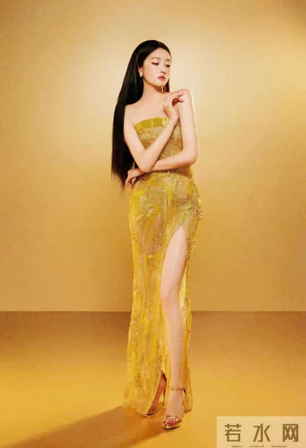 关晓彤长大了，现在走性感路线了，美得像换了个人一样