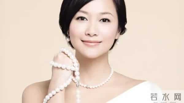 没结婚但有伴侣，定居美国6年的徐静蕾，51岁生活低调吃成胖美人