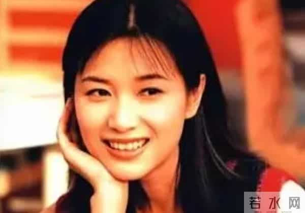 没结婚但有伴侣，定居美国6年的徐静蕾，51岁生活低调吃成胖美人