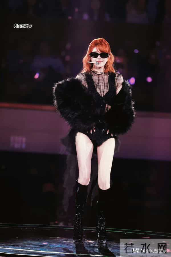 赵露思的肉丝美腿