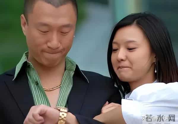 赵宝刚把她“当宝”，孙红雷对她“关爱有加”，48岁她真让人羡慕