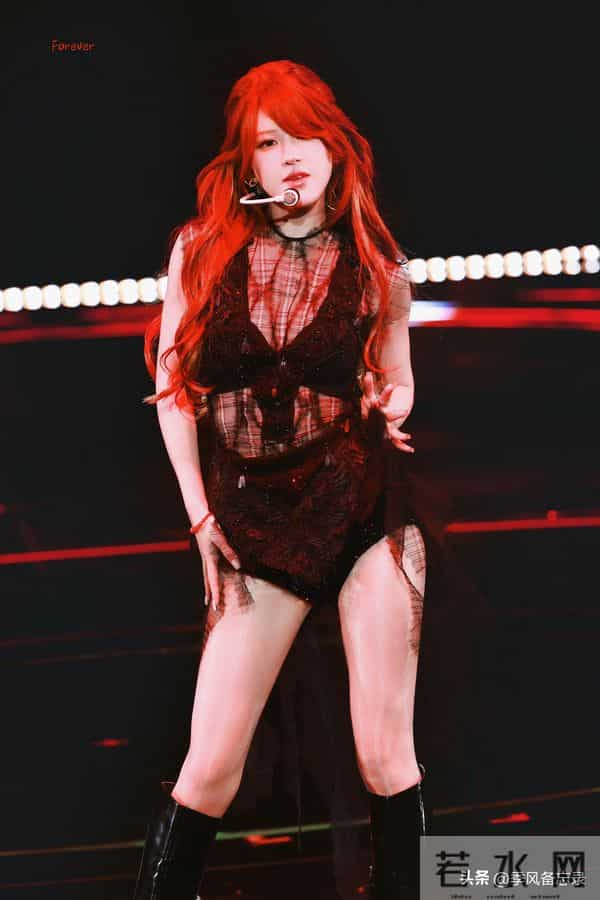 赵露思的肉丝美腿