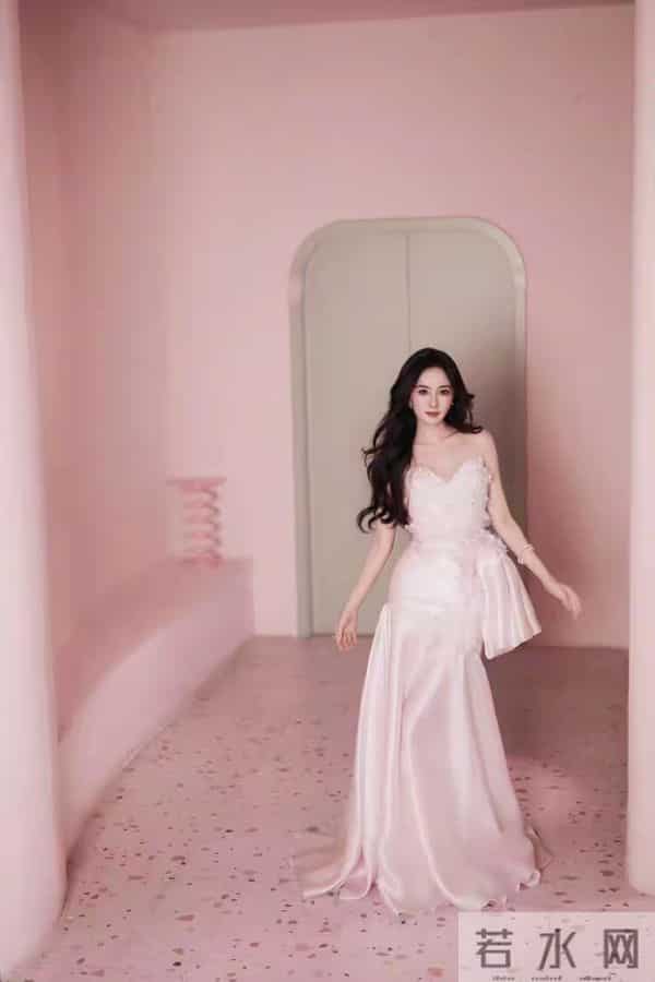 杨幂这也太粉嫩了吧！不愧是少女辣妈