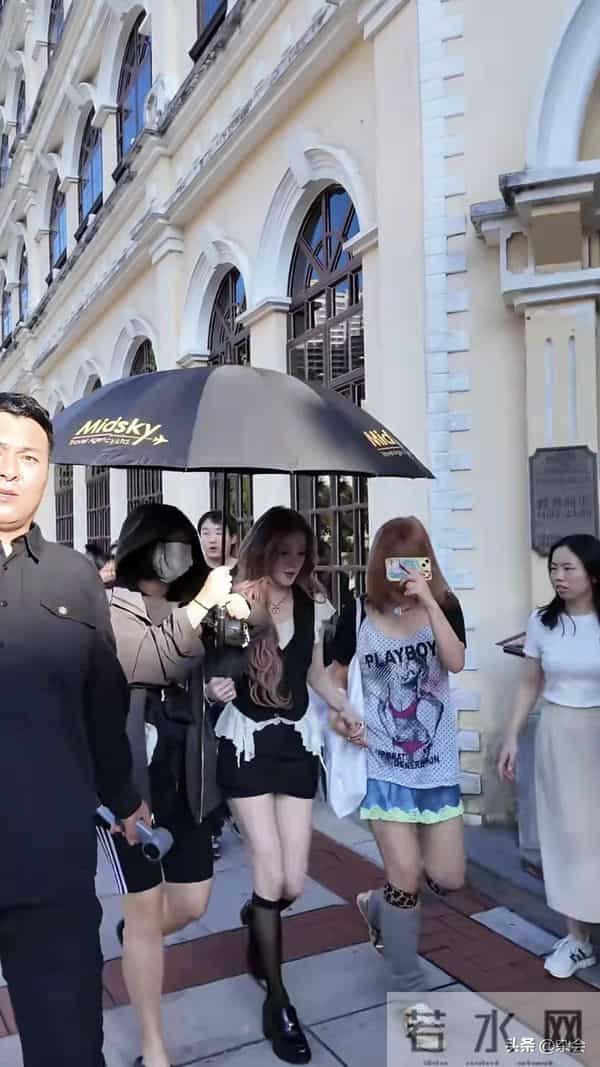宋雨琦澳门街头被偶遇啦，本人高瘦超漂亮，穿搭时尚活力满格