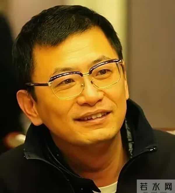 王家卫不戴墨镜，原来长这样，平时在公开场合王导基本都是戴墨镜