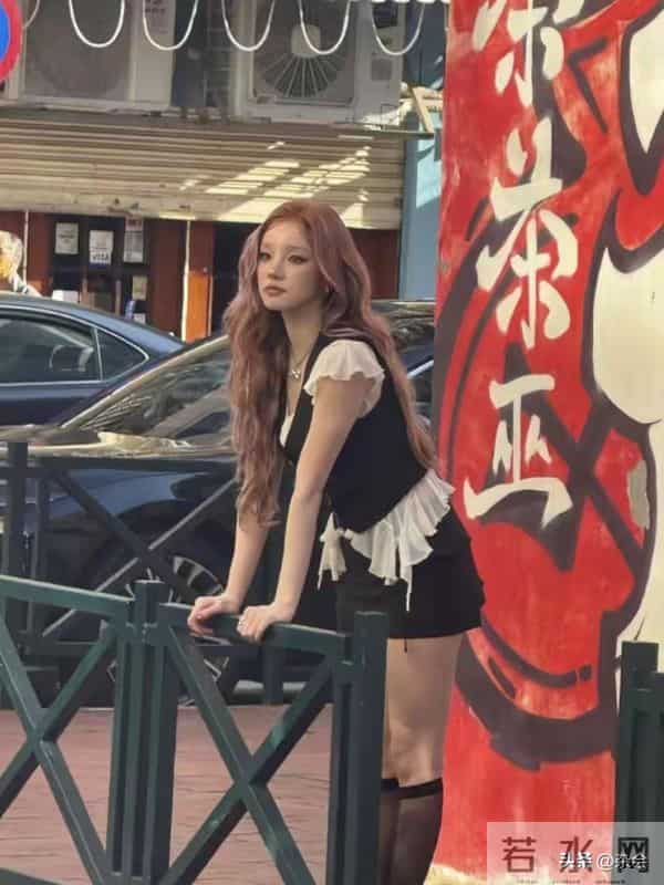宋雨琦澳门街头被偶遇啦，本人高瘦超漂亮，穿搭时尚活力满格