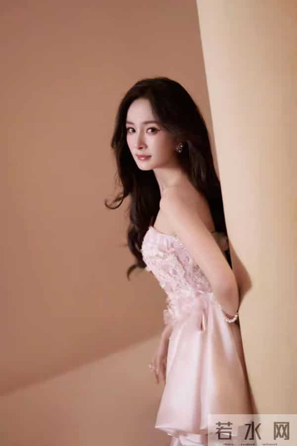 杨幂这也太粉嫩了吧！不愧是少女辣妈