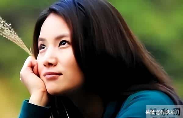 陈思诚爱她，王凯陪伴着她，41岁的她活成了人人羡慕的大女主！