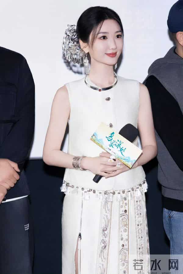 毛晓彤活动现场生图，明艳动人，笑容好美