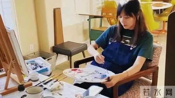 没结婚但有伴侣，定居美国6年的徐静蕾，51岁生活低调吃成胖美人