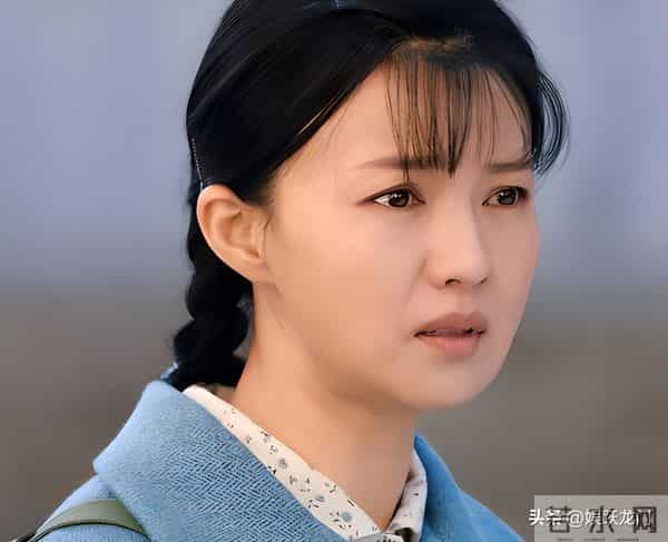 赵宝刚把她“当宝”，孙红雷对她“关爱有加”，48岁她真让人羡慕