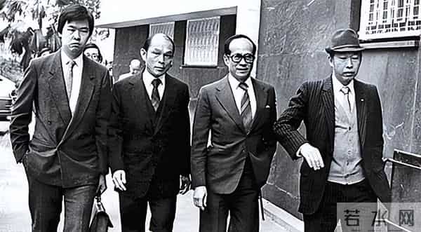 何鸿燊请霍英东喝茶，突然有江湖人怒摔茶杯，随后霍英东离开