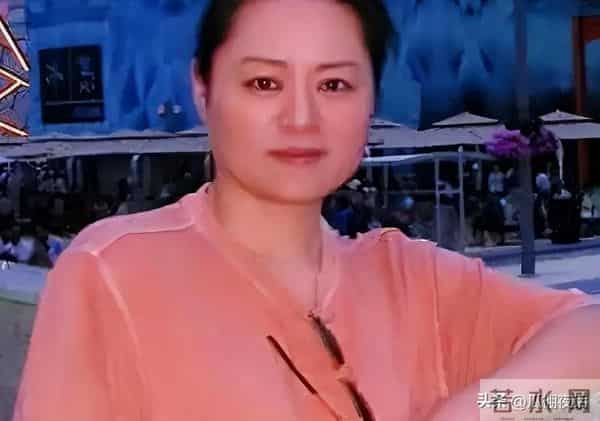 她曾红极一时，打败韦唯毛阿敏，最后却无奈当保姆，如今她怎样了