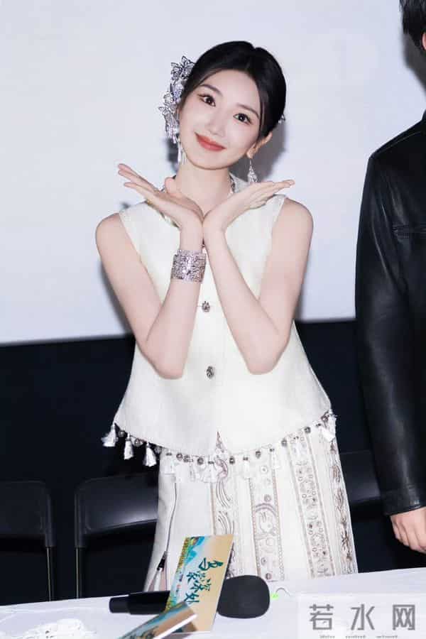 毛晓彤活动现场生图，明艳动人，笑容好美