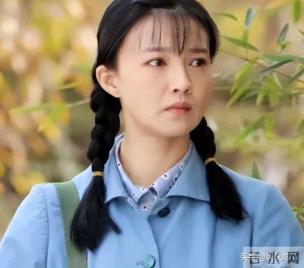 赵宝刚把她“当宝”，孙红雷对她“关爱有加”，48岁她真让人羡慕