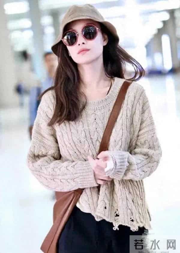 倪妮的私服穿搭真随性！穿毛衣+小黑裤+渔夫帽，简约又时髦！