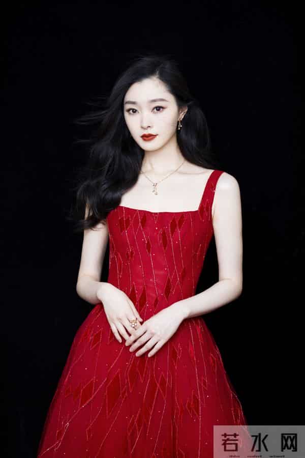 宋轶红色裙造型，东方美学的极致浪漫