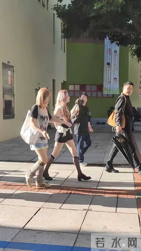 宋雨琦澳门街头被偶遇啦，本人高瘦超漂亮，穿搭时尚活力满格