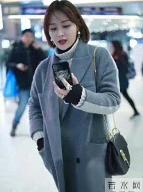 叶一茜剪了波波头短发真时髦！灰色大衣+阔腿裤+短靴，高级又洋气