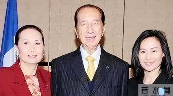 何鸿燊请霍英东喝茶，突然有江湖人怒摔茶杯，随后霍英东离开