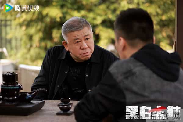 原来他俩是夫妻，家里家外老婆是领导，68岁住大别墅仍坚持拍戏