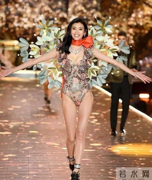 何猷君私生子传闻才完，奚梦瑶再给赌王家族长脸，梁安琪没看走眼