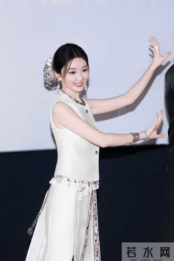 毛晓彤活动现场生图，明艳动人，笑容好美