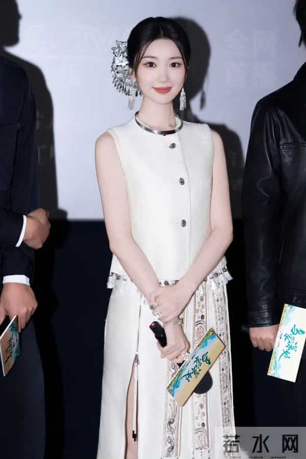 毛晓彤活动现场生图，明艳动人，笑容好美